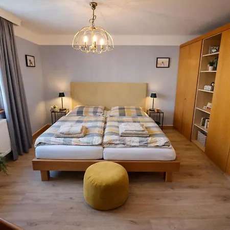 Toms One Apartment *