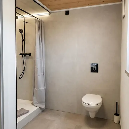Toms One Apartment *